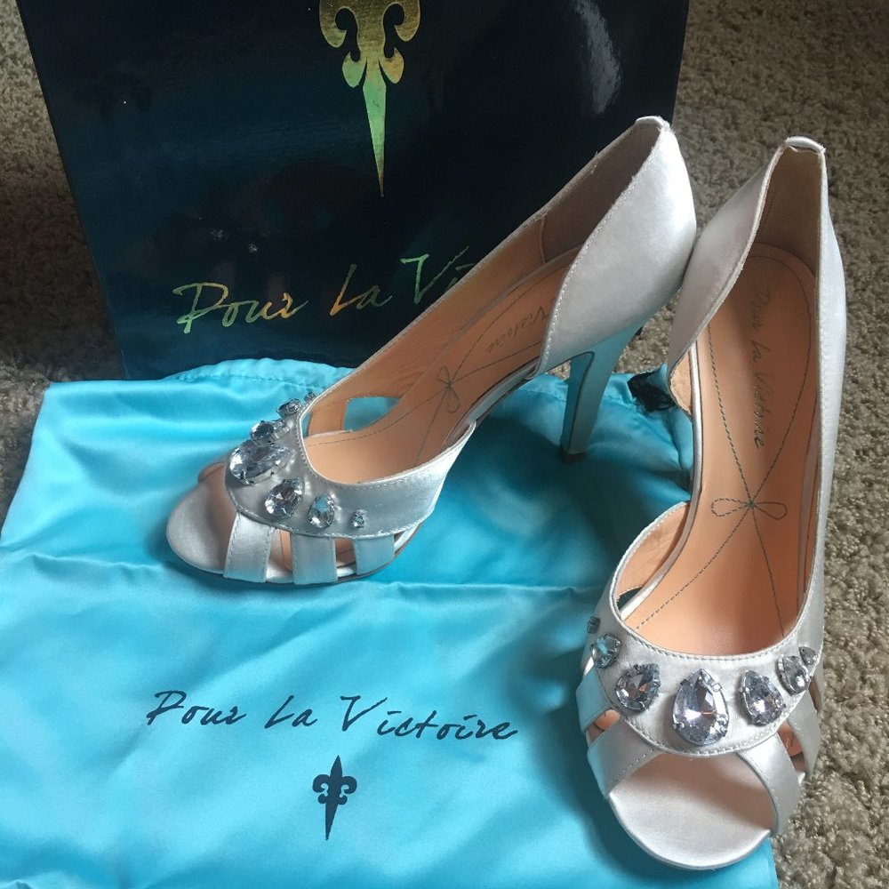 Pour La Victoire heel shoe